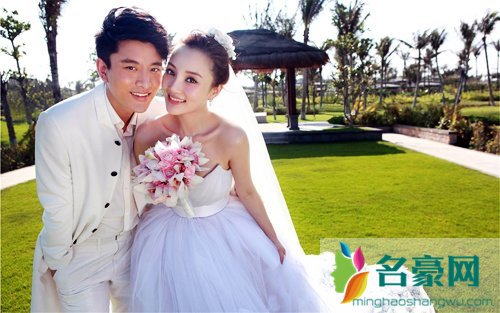 贾乃亮李小璐离婚了吗 暂时不会离婚但也回不去从前了