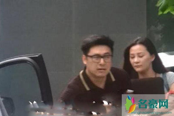 王岳伦什么都不会吃软饭吗 有厉害的老婆和女儿还要他怎么厉害？