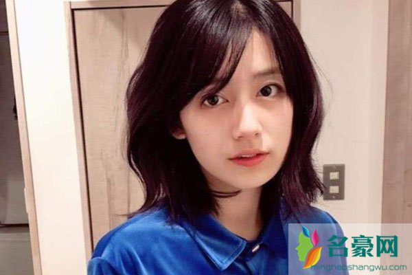 李诞女朋友黑尾酱身高资料 不整整牙吗?李诞女朋友有颗牙明显不合群