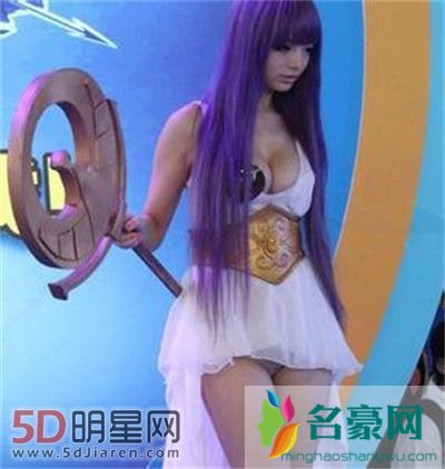 雅典娜大胸cosplay李玲 王者荣耀爆乳雅典娜cosplay露胸图