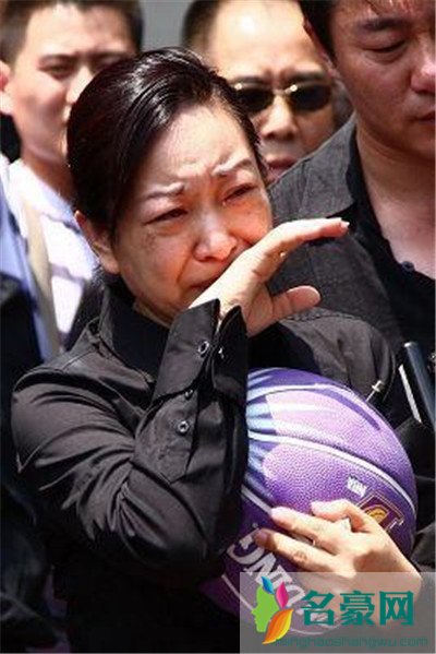 罗京妻子改嫁何人 丈夫去世不管是谁夫人改嫁很正常没必要报道