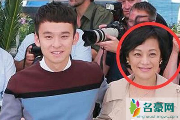 孙怡和董子健的结婚照 论长相男方差点论家财女方差点,所以各取所需