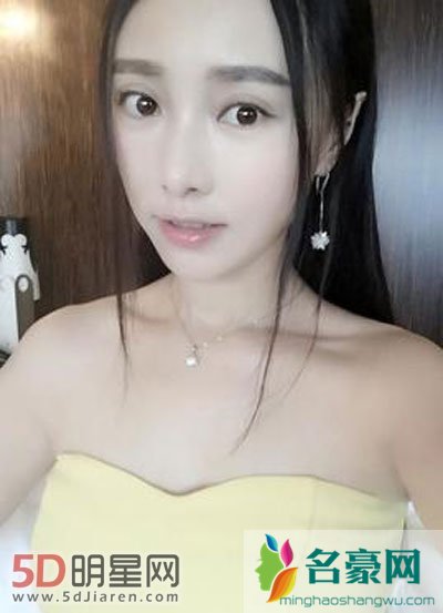 足球宝贝董梦茹pk最美篮球宝贝韩一菲 看看那个更美