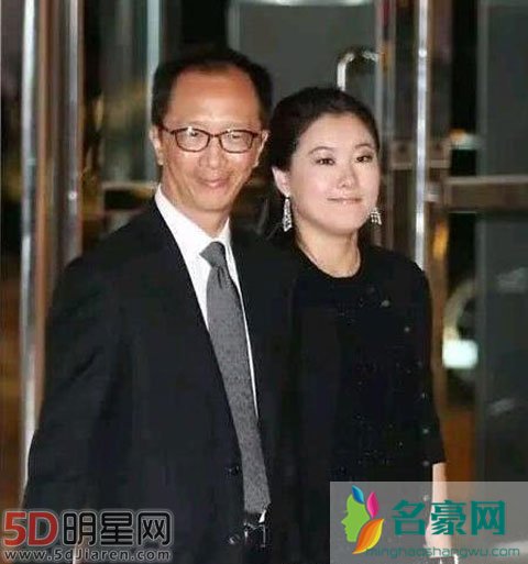 伏明霞生了几个孩子 一家三口其乐融融无懈可击