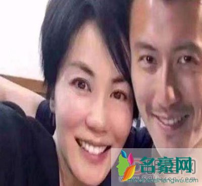 胡军说王菲不配李亚鹏 她总是能抛开外界的各种声音按照自己的想法去生活