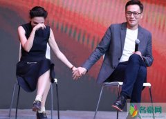 刘烨获妻崇拜脸凝视 两人恩爱之情令人羡慕