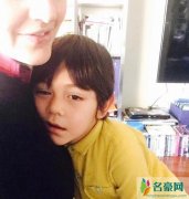 刘烨晒照为诺一庆生 诺一完美演绎从小帅到大的高颜值