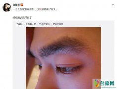 张馨予欣赏老公帅照 只露半脸眉宇间英气十足