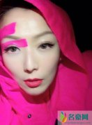 郑秀文粉红妆容 或许这就是演唱会新妆容