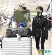 于小彤男友力爆棚 与陈小纭牵手同框机场高调秀恩爱