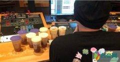 周杰伦开始录歌 无论何时都少不了它
