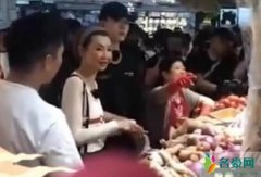 张曼玉买地摊货 打扮低调遮挡严实十分居家