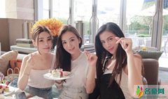 方媛和网红闺蜜聚会 稳坐C位对镜头甜笑心情大好