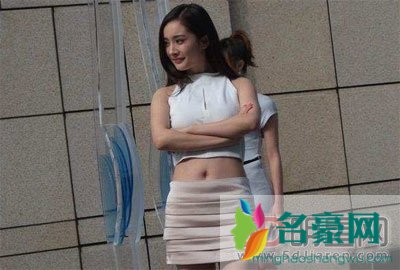 杨幂养小鬼后长相 一个没有参与女儿成长过程的母亲,有没有一起过生日真的不重要了