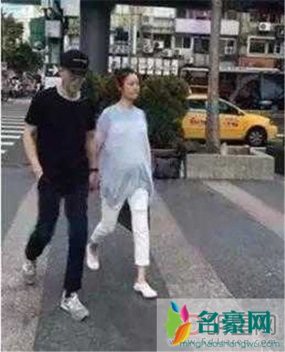 霍建华在机场打林心如真的吗 不管别人怎么说你们相信你们是幸福的