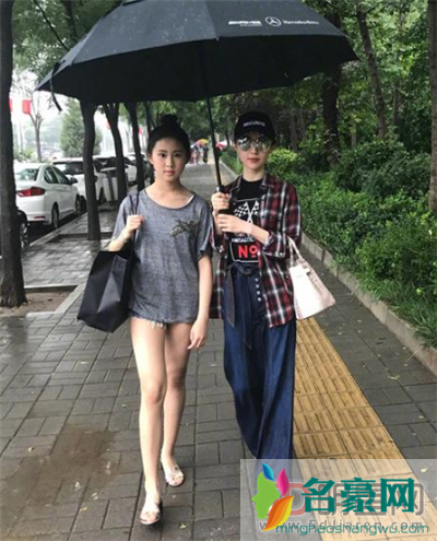 舒畅为什么一直带孩子 看着就很舒服让人心情很好的美女