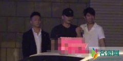 李晨买醉至凌晨五点 疑似忘不了范冰冰借酒浇愁