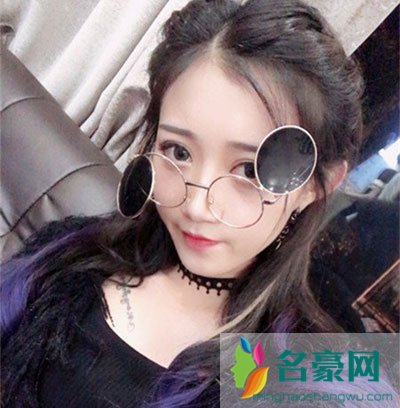 快手小伊伊家庭条件简介 快手小伊伊没有妈妈么?