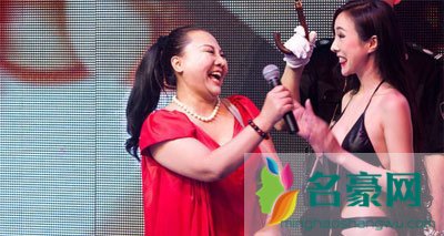 干露露在酒吧KTV最火个歌曲 干露露的歌唱的怎么样