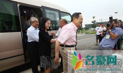 翁帆坚守13年没白费 就像炒股一样,本来打算短线一不留神就成了长线