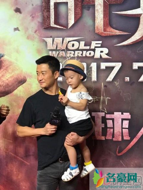 吴京儿子大名叫什么 他与老婆很有夫妻相特别是鼻子