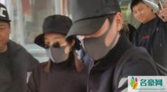 赵丽颖产后出院 冯绍峰成为护妻担当紧拉赵丽颖的手