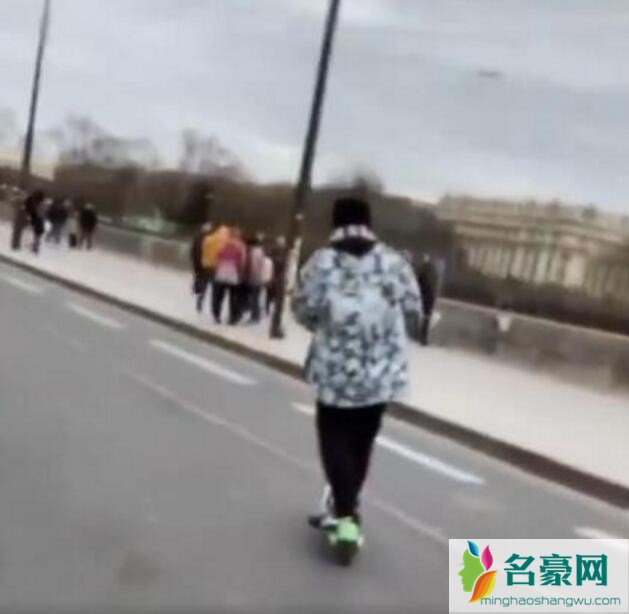 周杰伦滑板游巴黎