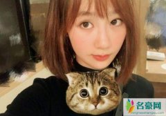 杨紫泡温泉素颜自拍 杨紫脸颊微微泛红十分的漂亮迷人