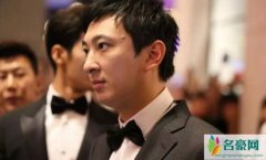 王思聪发际线开始秃了 是谈女友太多导致秃头的？
