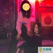 李嫣否认逛夜店怎么回事 李嫣和同学合影被网友热议