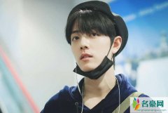 肖战被私生饭摸手 粉丝们呼吁私生饭不要这么做了