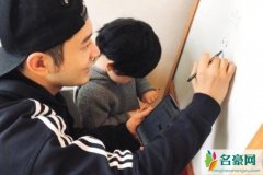 黄晓明为杨颖庆生 足见黄晓明对baby的宠爱