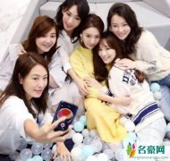 吴佩慈低调现身 吴佩慈卷发披肩少女感十足