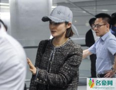 蒋勤勤素颜气色好 蒋勤勤素颜戴着帽子十分低调