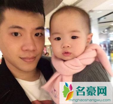 黄毅清微博发感叹 父女相见太难