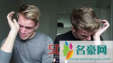 美双胞胎模特兄弟向父亲宣布出柜