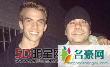 美双胞胎模特兄弟向父亲宣布出柜