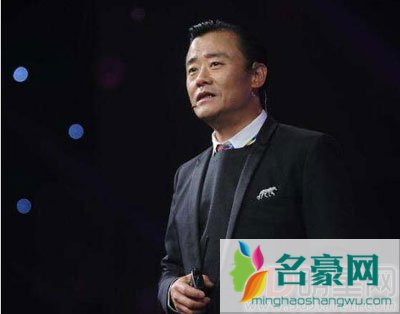 周立波被判41年是真的吗 观众都散场了还回舞台上再表演一番?