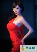 王李丹妮用胸视频大全 胸再大也显得不协调了