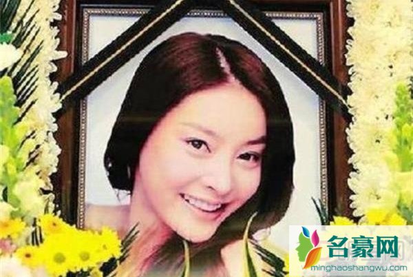 张紫妍玩弄肛门 可怜的女人没有背景混什么娱乐圈