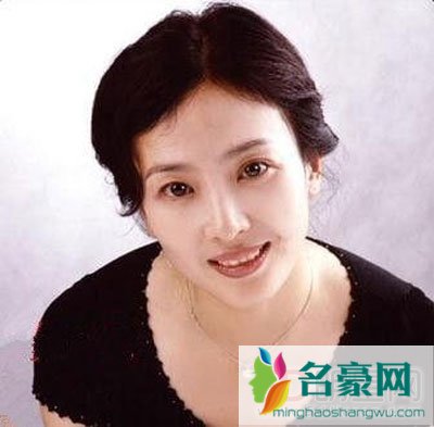 刘亦菲妈妈年轻照片曝光 离婚后找了个日本男人结婚