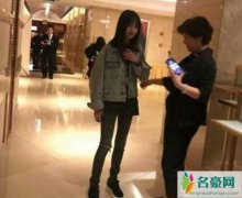 郑爽为新剧出山 郑爽接受采访后还不忘给大家手动比心