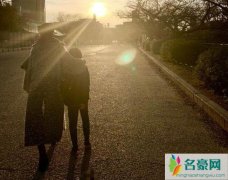 林志颖晒妻儿背影照 母子俩在夕阳下看起来十分温馨