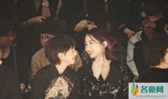 孙燕姿孟美岐同框 两人台下窃窃私语感情亲密