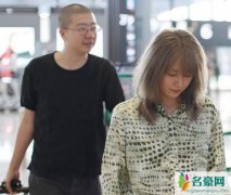 李诞黑尾酱甜蜜同框 两人甜蜜对视而笑大撒狗粮