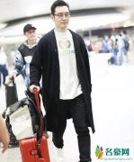 黄晓明夫妇错开航班 同样飞北京却没有一起出行引热议