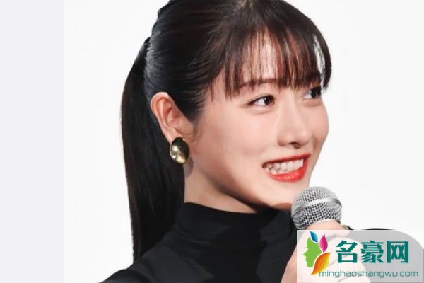 石原里美电影节美翻 楞是把黑裙穿出了仙气