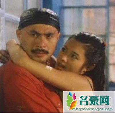 徐锦江在岸边x翁虹水中做片段 香港三级片几乎都有他的身影