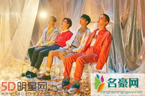 SHINee出道10周年钟铉依旧在心中 爱犬找回姐姐报平安