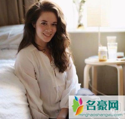 战狼2最初女主角徐嘉雯个人资料简介 徐嘉雯与卢靖姗对比照很像